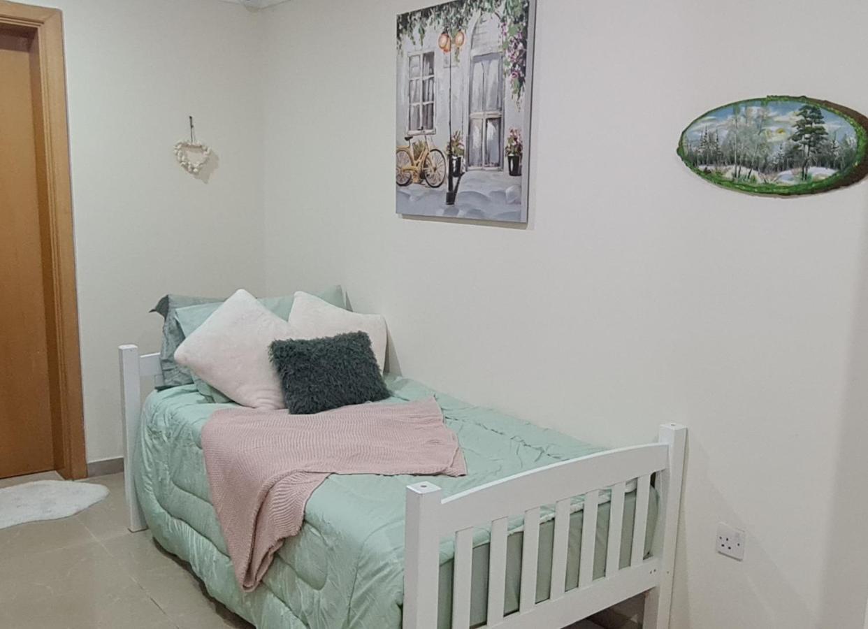 Green Sky Hostel Dubai Ngoại thất bức ảnh